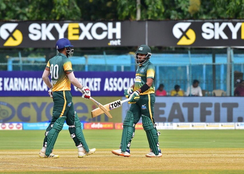maharaja_t20's tweet photo. Day 8 - Highlights 

#SSvsMW
#GMvsMU

@Shivamogga_Team @mysore_warriors @GulbargaMystics 

#MaharajaTrophy #KSCA #T20 #Cricket #Karnataka #IlliGeddavareRaja #ಇಲ್ಲಿಗೆದ್ದವರೇರಾಜ https://t.co/2FNlj8x5Bm