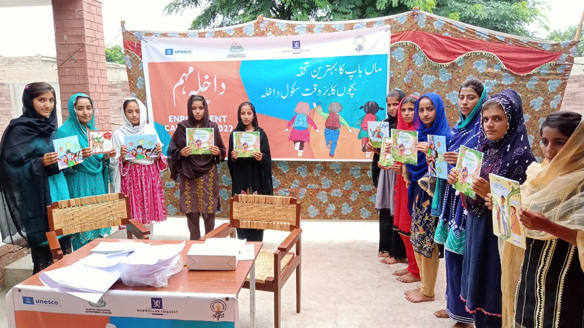 itacecorg's tweet photo. ITA in collaboration with @SchoolEduPunjab under its #GLSEP supported by @unescoisb has initiated extensive enrollment drives in Muzaffargarh
In order to engage adolescent girls multiple activities were also conducted including awareness walks, baithaks, and storytelling sessions https://t.co/ktALrNgNhx