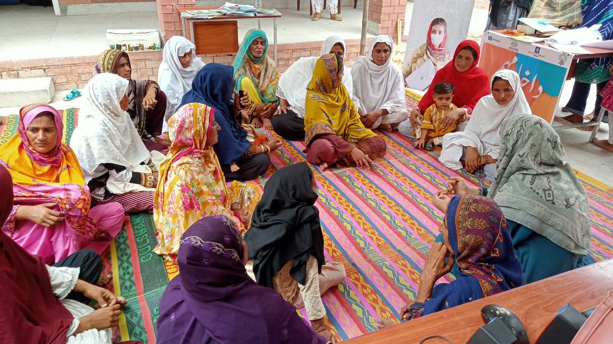 itacecorg's tweet photo. ITA in collaboration with @SchoolEduPunjab under its #GLSEP supported by @unescoisb has initiated extensive enrollment drives in Muzaffargarh
In order to engage adolescent girls multiple activities were also conducted including awareness walks, baithaks, and storytelling sessions https://t.co/ktALrNgNhx