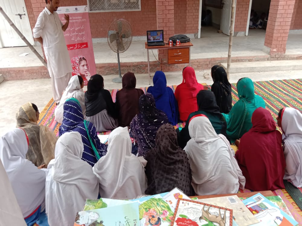 itacecorg's tweet photo. ITA in collaboration with @SchoolEduPunjab under its #GLSEP supported by @unescoisb has initiated extensive enrollment drives in Muzaffargarh
In order to engage adolescent girls multiple activities were also conducted including awareness walks, baithaks, and storytelling sessions https://t.co/ktALrNgNhx