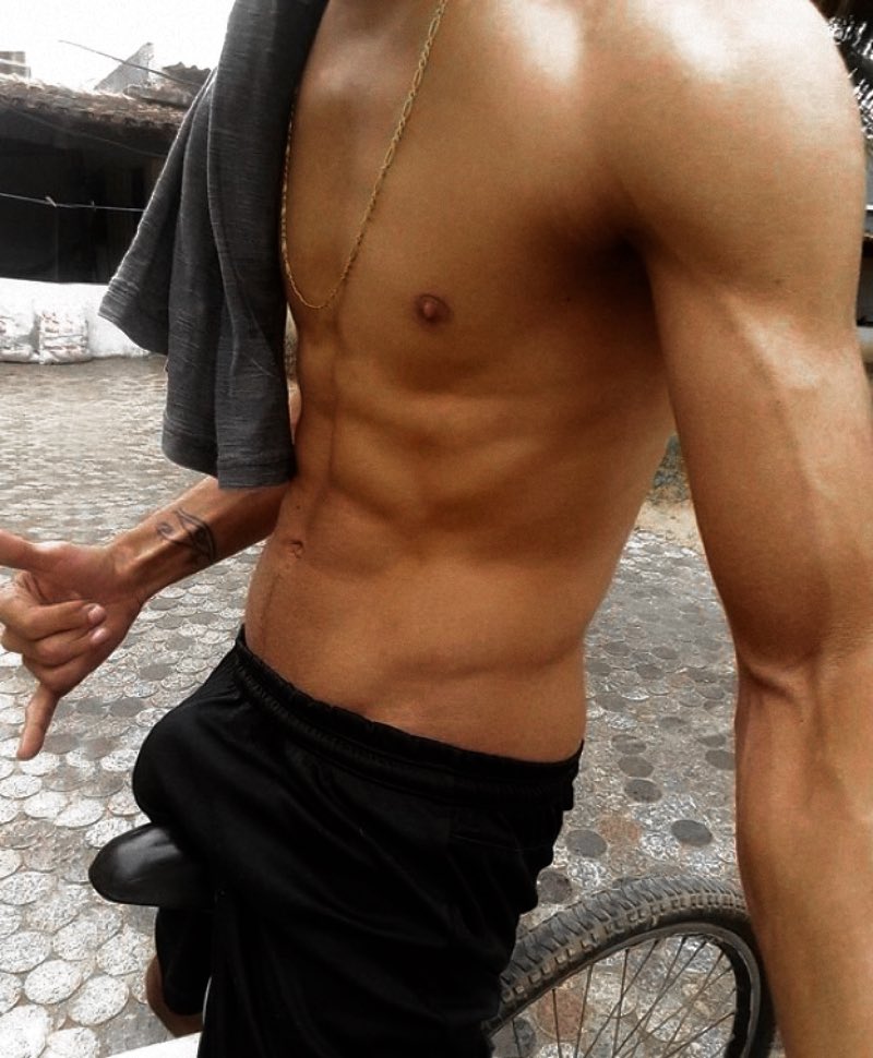 ᅠ

⠀⠀ᅠᅠᅠᅠ              
                  
                                                 nos corre.
ᅠ
ᅠ