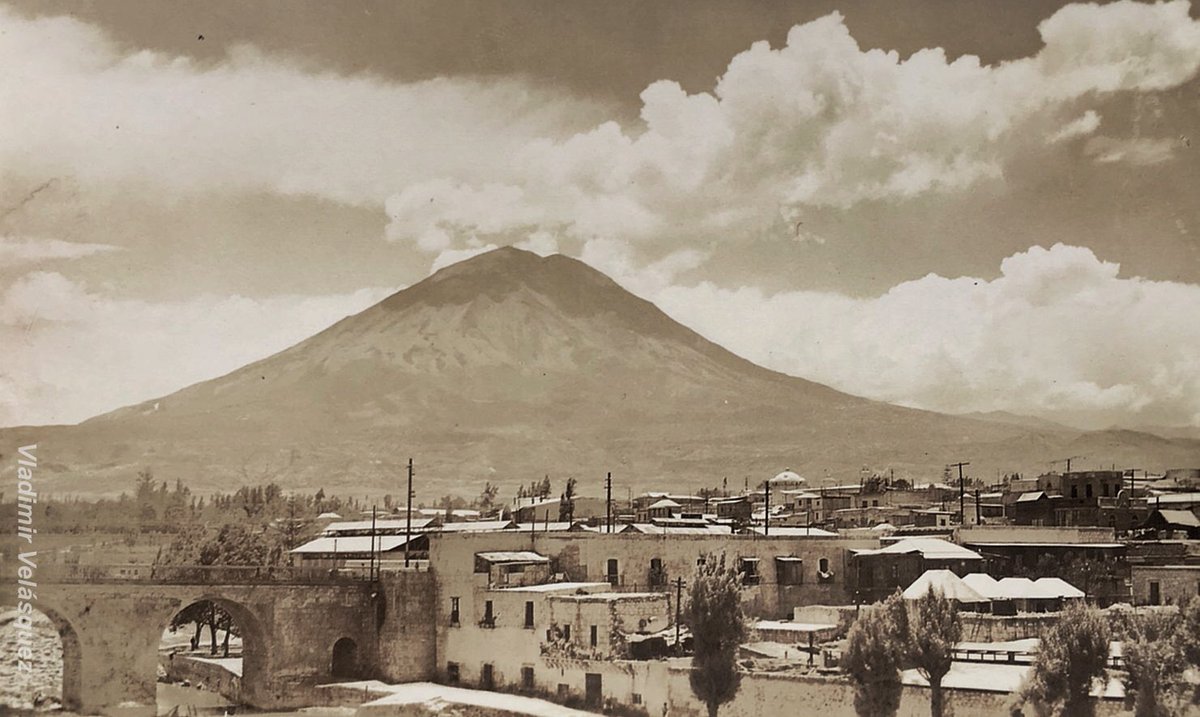 limantigua's tweet photo. Feliz 482 Aniversario a nuestros amigos de Arequipa 🎉
(Volcán Misti - años 20)

Colección Vladimir Velásquez - Lima Antigua
#Arequipa #vladimirvelasquez #482AniversarioDeArequipa #FelizAniversarioArequipa #ciudadblanca #ArequipaAntigua https://t.co/gfM3SpW78R