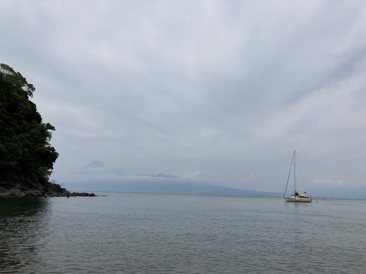 Shiroro820's tweet photo. きょうは　マボロシじま　みえんのう…

#海 #海水浴 #船 #自然 #富士山 #ポケモン #エメラルド #キナギタウン爺 #マボロシじま #静岡 #沼津 #sea #seascape #nature #naturephotography #ship #mtfuji #japan #ig_japan https://t.co/ZtBG0jQeH2