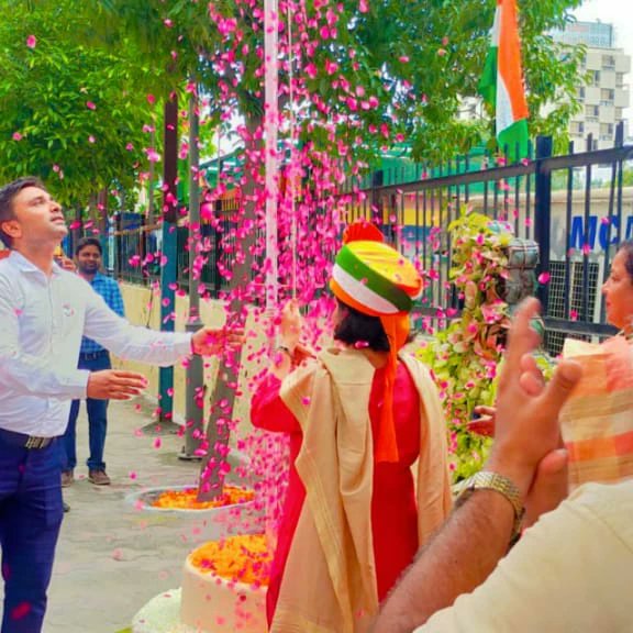PhysicalBranch's tweet photo. Today, we celebrated 75 years of India's Independence in south zone office &amp; schools.Tiranga is flying with pride and honour in all over the world.Calls it a historic day &amp; occasion to march ahead with new resolve. Here are some glimpses of celebration @DCSOUTHZONE @SZ_education https://t.co/afIcK8mDVA