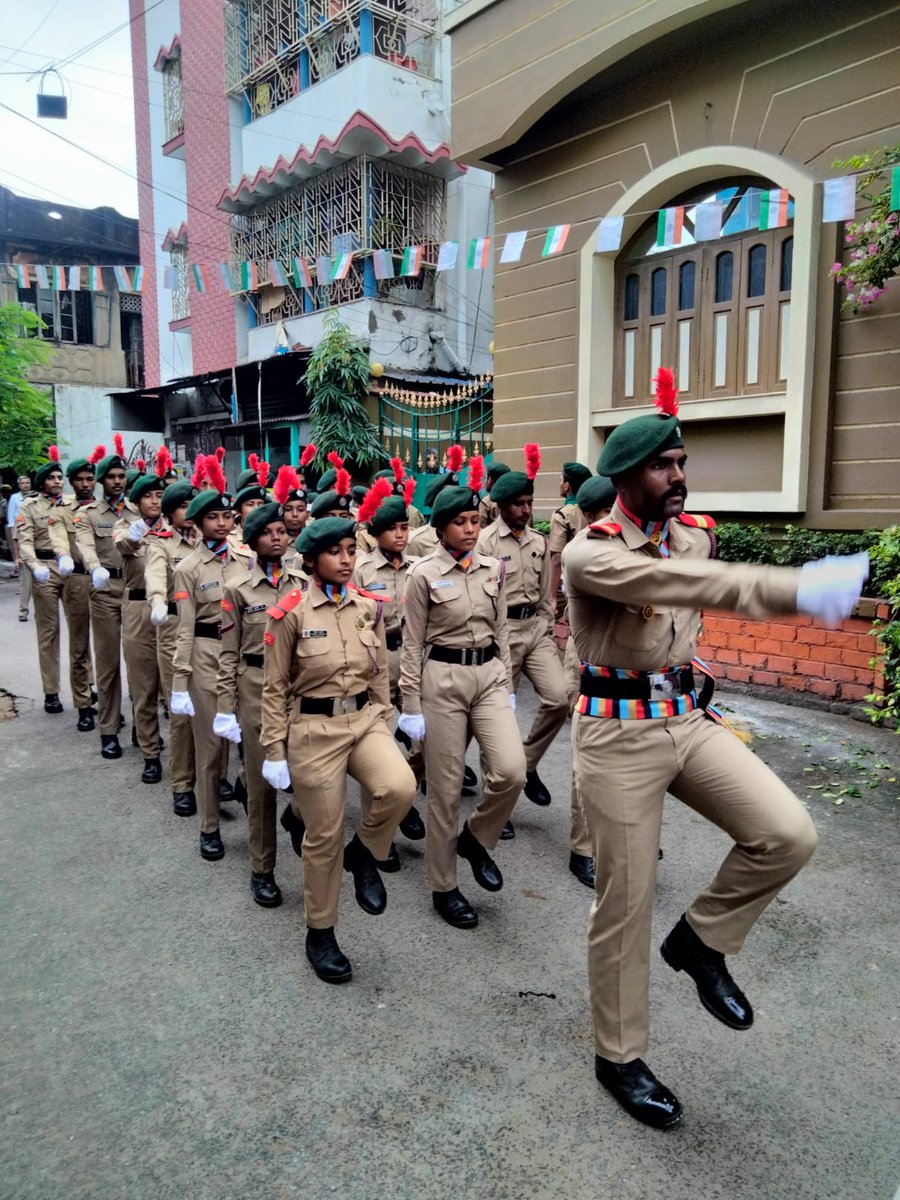 nccwbskm's tweet photo. #azadikaamritmahotsav2022
On the occassion of Independence Day Celebrations at Kolkata Flag hoisting &amp; motivational lecture was organised at PJB College , March past at DB college &amp; an Awareness rally at Bainan School by 41 Bengal Bn NCC, WB &amp; Sikkim Dte.@HQ_DG_NCC @gpsingh3para https://t.co/tE6GXzE7sU