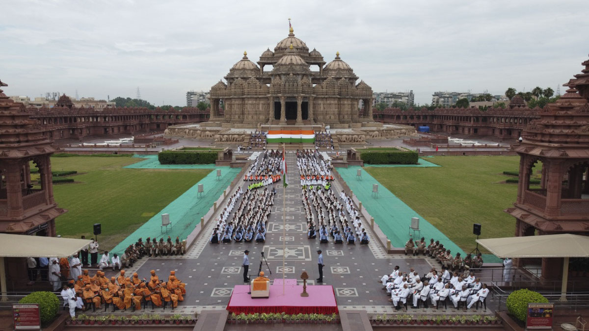 BAPS's tweet photo. Akshardham Mandir Celebrates India's Azadi ka Amrit Mahotsav, Delhi, India https://t.co/XOSrpqxONw https://t.co/RzyumWZNsK