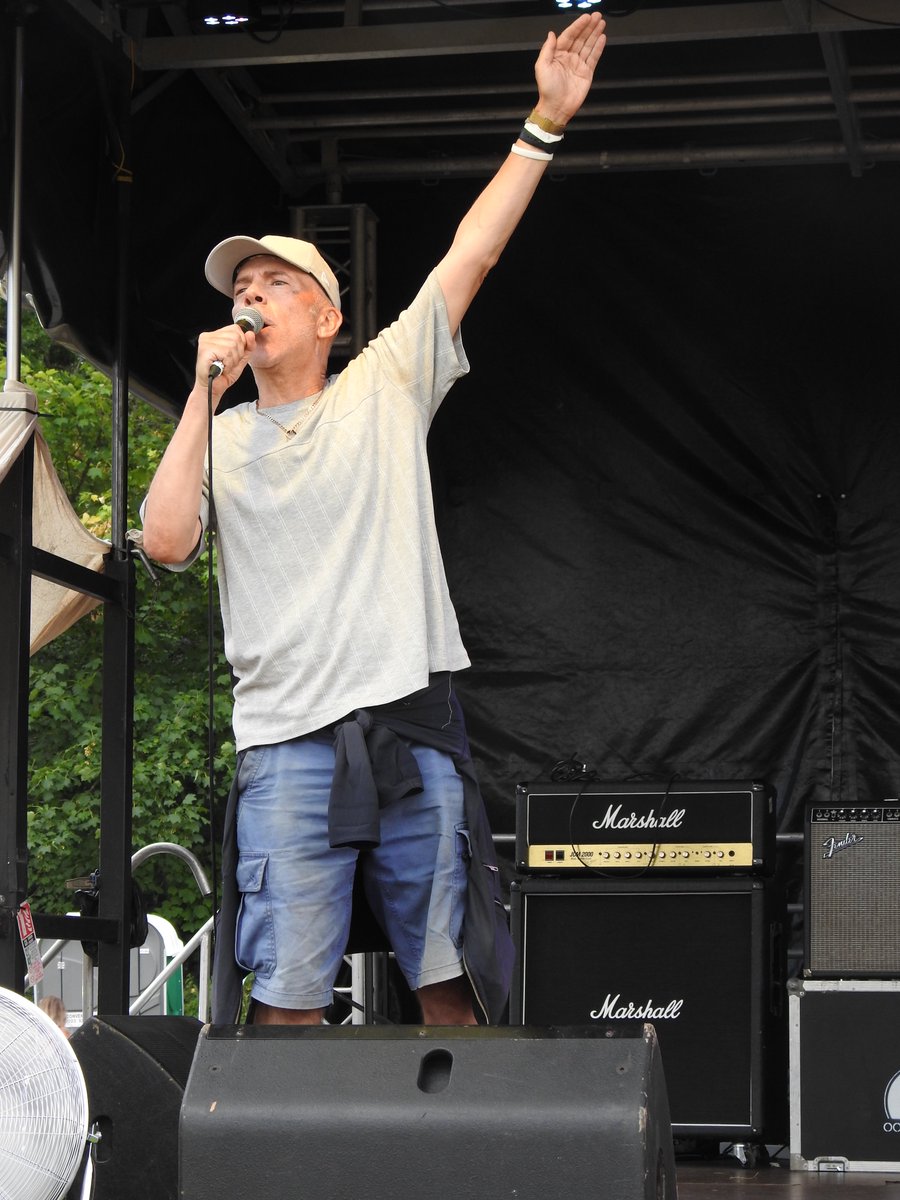 AlisonHussey_'s tweet image. Positive vibes emanating across the site from @Lol_Vertigo co-curator of @OneLoveFestival as he introduces the brilliant @riofoundation Ambassador @MPeopleHeatherS and her fabulous backing vocalists to the crowd this weekend #Heatwave2022 #notboxed #UnitedAgainstRacism #OneLove