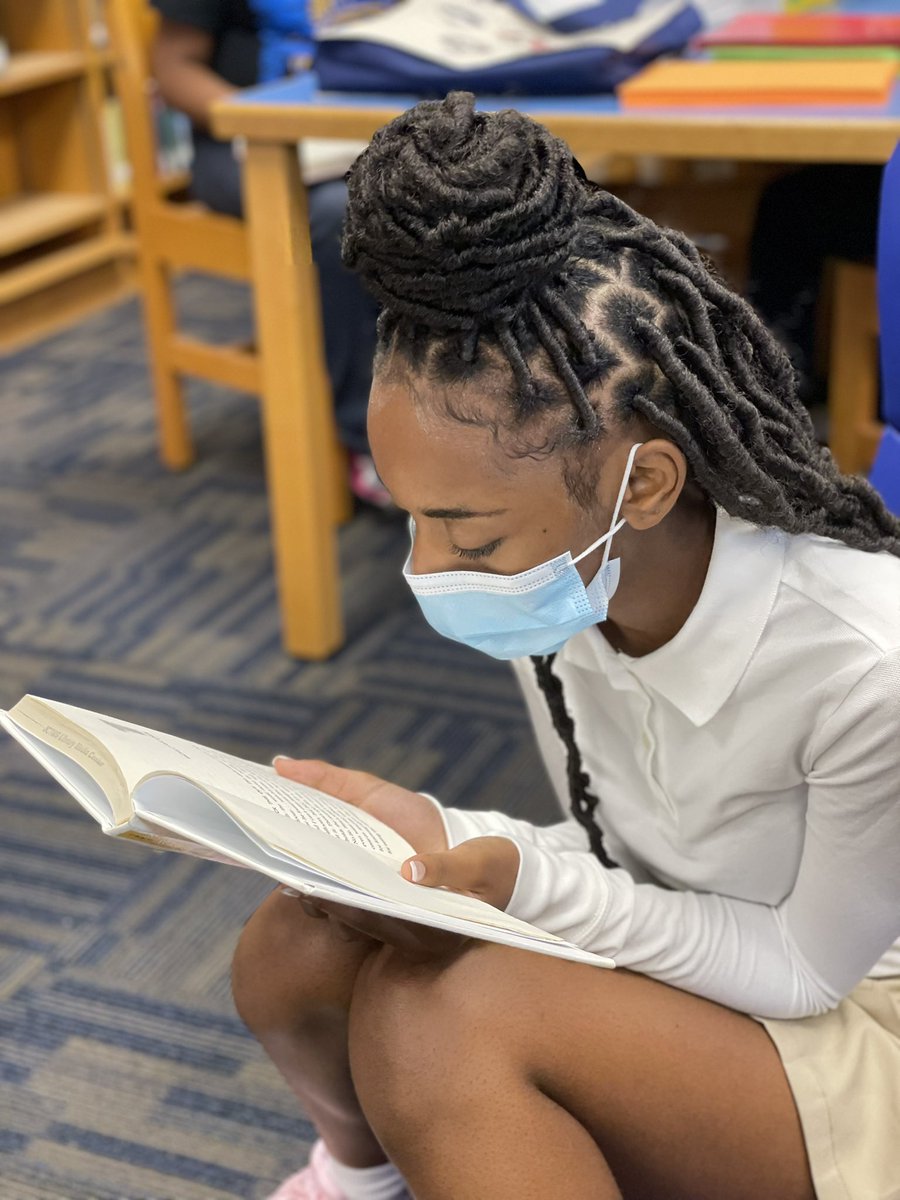 jctmslibrary's tweet photo. JCTMS checking out books #readytoread @JCPSKY @Principal_JCTMS @JCPSAsstSuptMS @JCPSLMSDrLynn @JCPS_LMS https://t.co/aCUqrcKMnD