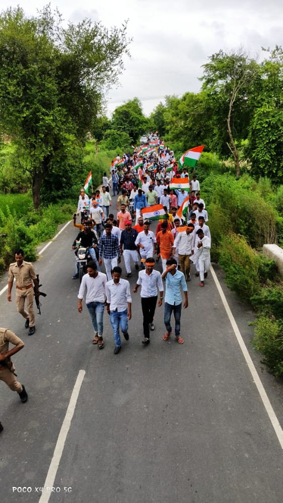 sardarym77's tweet photo. आप सभी देशप्रेमियों को ह्रदय से नमन करता हु 
लोगो को संगठन से जोड़ना और उन्हे देश व सामाजिक न्याय व समाजसेवा के लिए  जागरूक करने का मेरा उद्देश्य सफल होता दिख रहा है।
स्वतंत्रता दिवस को अरौल में भव्य व सफल बनाने के लिए अपनी टीम के साथियों, क्षेत्रवासियों का सरदार पटेल युवा मंच https://t.co/DClYrW8y4x