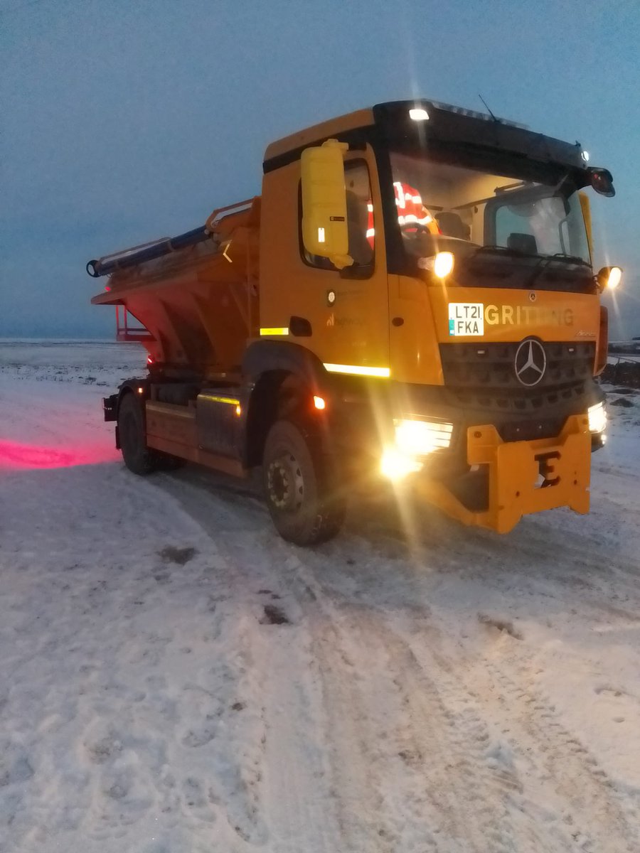 no1bloke's tweet photo. @NoLimitsOnTrack I’m suited and booted and #readytoroll #properjob #bringiton #trackdaytokens #wages #timetoplow #mrplow #econengineering #daleslife #yorkshire #mrfrosty #jackfrost https://t.co/kIXQhsQTD4