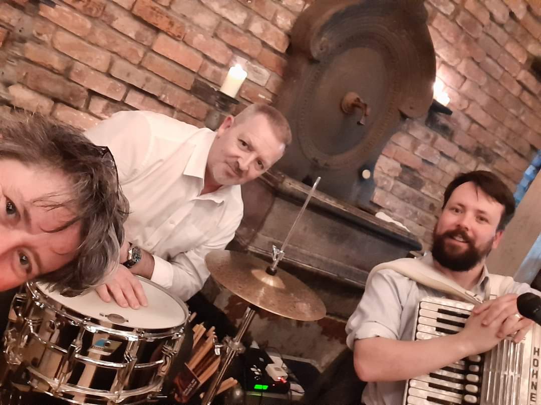 MatthewMaclenna's tweet photo. Playing in @StramashEdin tonight for the daily ceilidh. Starts at 7pm. Free entry 18+

#ceilidh 
#Edinburgh 
#stramash 
#matthewmaclennandanceband
#freeentry https://t.co/mfdZty9I9s