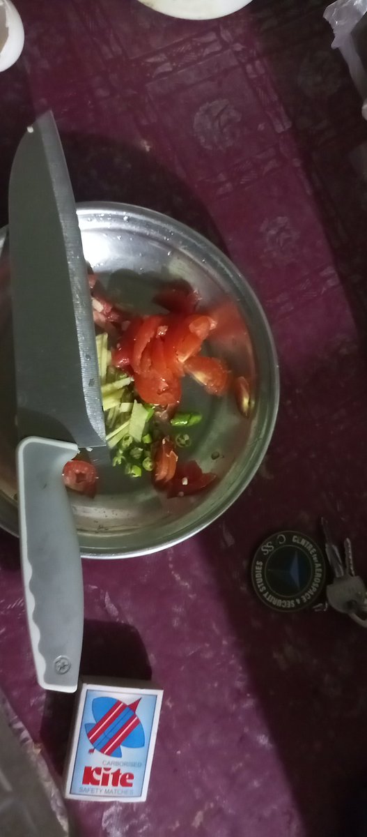 rahamza009's tweet photo. Home alonning is easy if you are good at knife and stove but can get worse. I added extra chillies in Chicken Palak.. 
Found this beater, took moment, reinforced, crushed 3 pc bread and jhoooom... 
Spice under control.. Dumb sibling coming hungry
#Kitchendiary https://t.co/UqXf7LWm27
