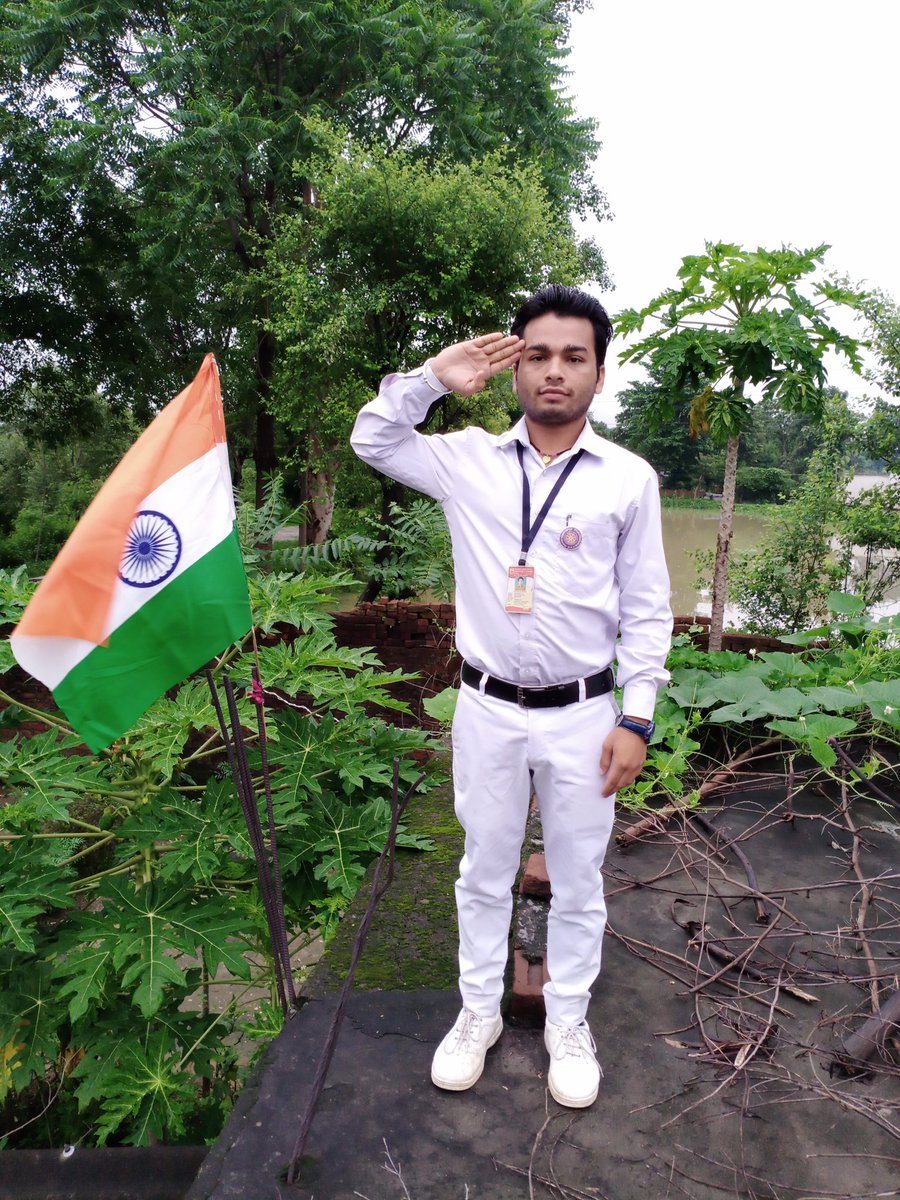 RahulKathle1's tweet photo. मेरा तिरंगा शान से मेरे घर के छत पर लहरा रहा है 🇮🇳🙏 https://t.co/Yk7uNajvzK