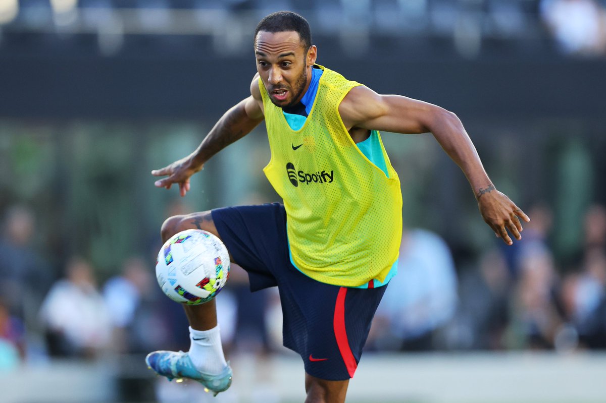 FabrizioRomano's tweet photo. Barcelona have asked around €30m fee for Pierre Aubameyang during the weekend, Chelsea wanted to spend way less than this. Talks continue, as Marcos Alonso is still part of the conversations. 🚨🔵 #FCB

Tuchel, pushing for Aubameyang as priority… but Xavi insists to keep him. https://t.co/066j4Ixx7h