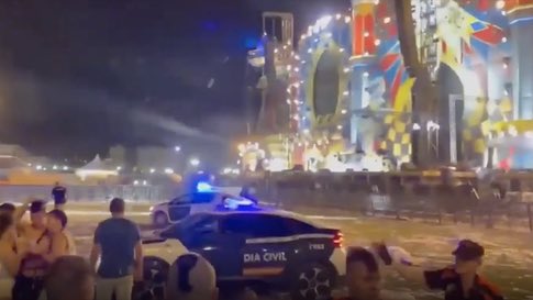 Stage Collapses At Music Festival; 1 Dead, 40 Hurt.
They “didn’t notice it was coming,” seriously? I mean, we CAN predict the weather &amp; we’ve been able to do so for a VERY LONG TIME. I mean, we even have these machines now… Jesus, come on! #MedusaFestival weather.com/news/weather/v…