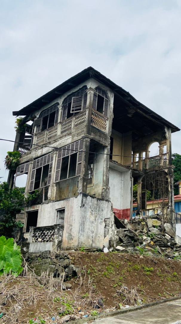 Para algunos una ruina, para otros un tesoro histórico. Al final, todos te juzgarán, pero solo algunos conocerán tu verdadero valor. Tú, sigue siendo tú con tus circunstancias. 
#MondayMotivation #USinGE #USEmbassyMalabo <a href="/WorldMonuments/">World Monuments Fund</a>