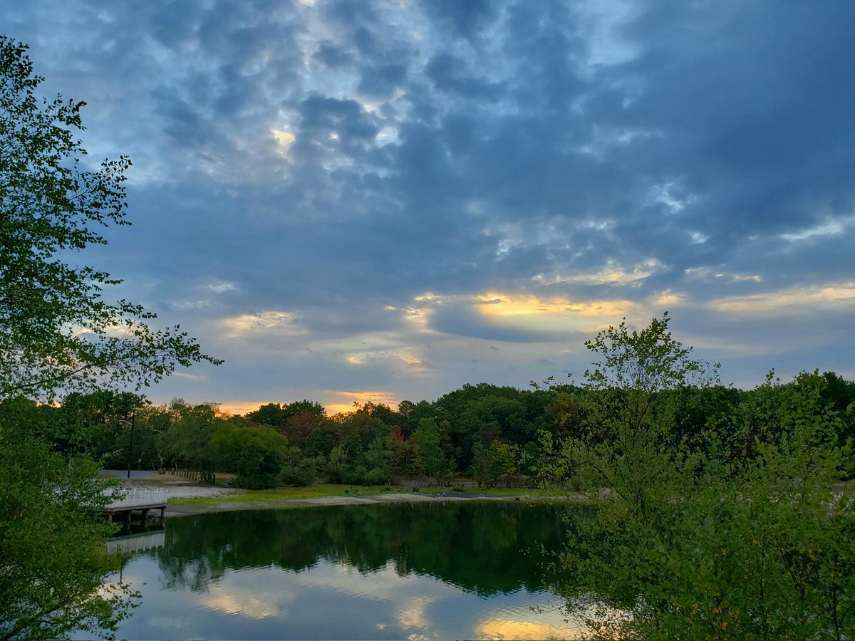 AcyRunway13's tweet photo. Good morning, the sky has been amazing the last couple of days. Have a good start to your week all 🌞☕☕
#nature #Mondayvibe #coulds #August15 https://t.co/CDGlqvhslv