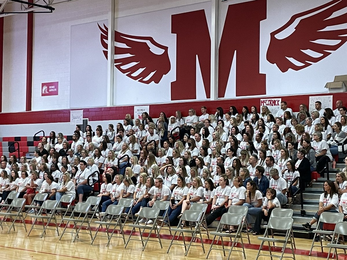 MulberryEagles's tweet photo. Welcoming back our amazing district educators this morning! Our very own #MLBallstar Josalynn helped kick it off by leading the Pledge of Allegiance  @Milford_Schools #chasingsmiles https://t.co/IeXKBZIRBk