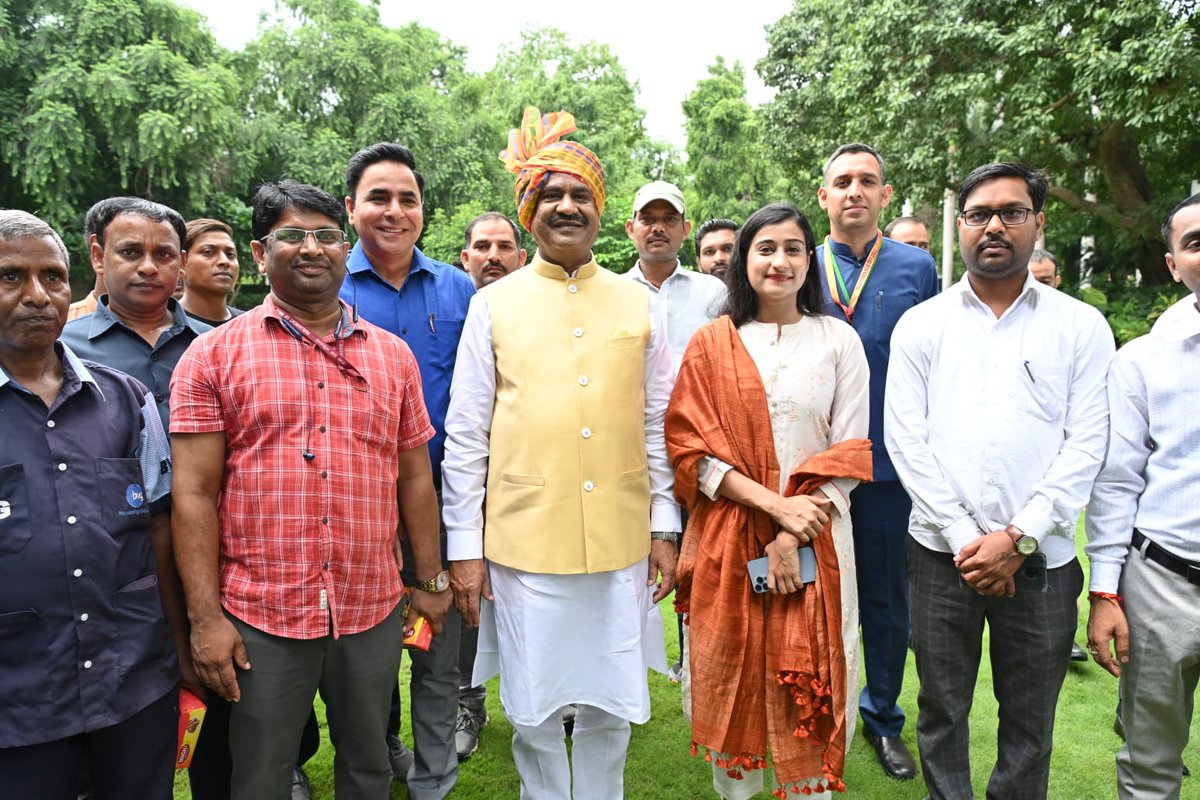 samjit_mahto's tweet photo. Glimpses from a memorable Independence Day programme at the Loksabha Speaker House with Om Birla ji 
#IndiaAt75
#AzadiKaAmritMahotsav
#indipendenceday2022
@GirishPant_
@CanadaHarnek https://t.co/nZBxe6zUZt