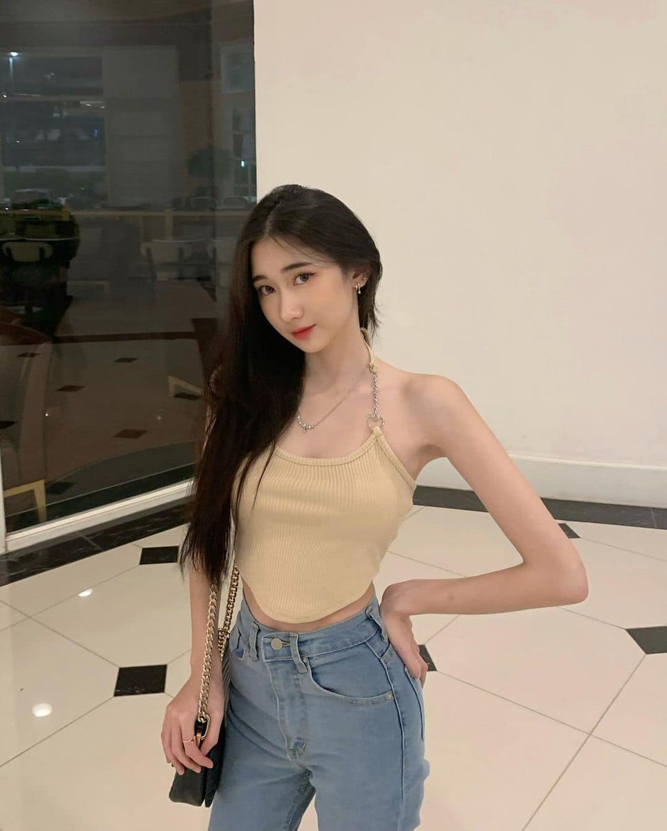 nitiku1's tweet photo. ขาวหมวยแบบหนู จะเอาไรไปสู้เขา https://t.co/IiueKbIRcg