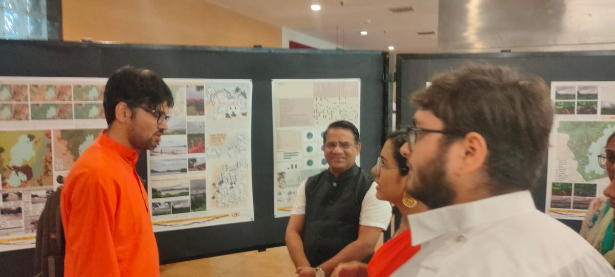 haripriya_29's tweet photo. On the auspicious day of our 75th Independence, we had the opportunity to present our panels to Ar. Rohan Kale.
#MissionAmritSarovar
#AICTE
#LSRSoA
#IndependenceDay
#Exhibition
#Conservationtalks
#waterbody https://t.co/t32rCtjhiM