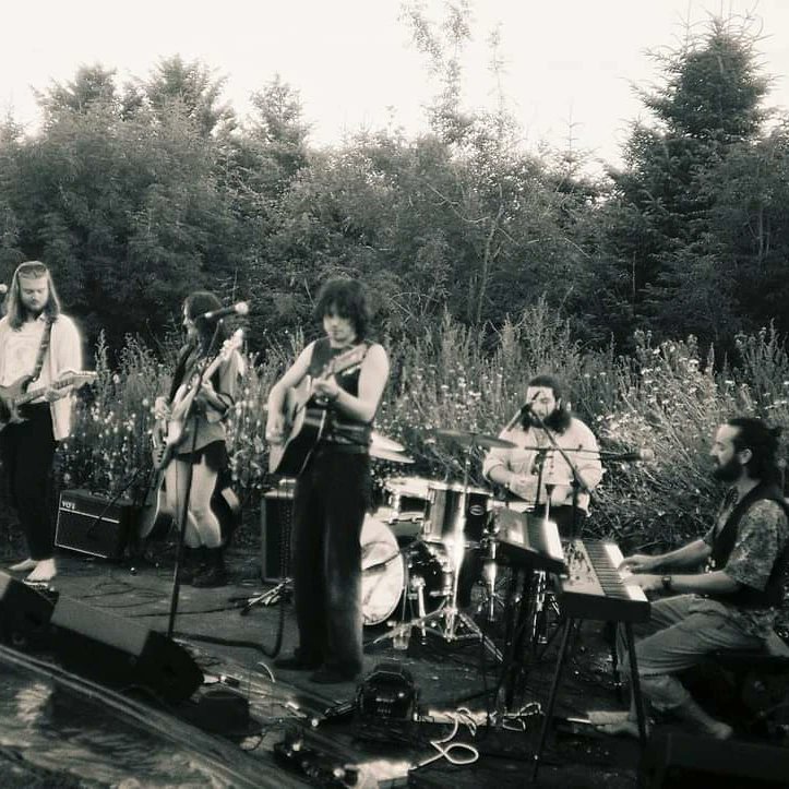 Had a dreamy time @camusfarm . We played the sun to sleep from their top hill overlooking the gorgeous coast of West Cork. We even played a few with @billywylder too. It doesn’t get much better than that! 
📸 @Jamie_Campbbell