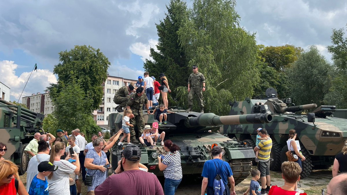 MON_GOV_PL's tweet photo. Żołnierze #WojskoPolskie zapraszają na #pilnik do #Myślibórz. https://t.co/eUt7fsYkQk