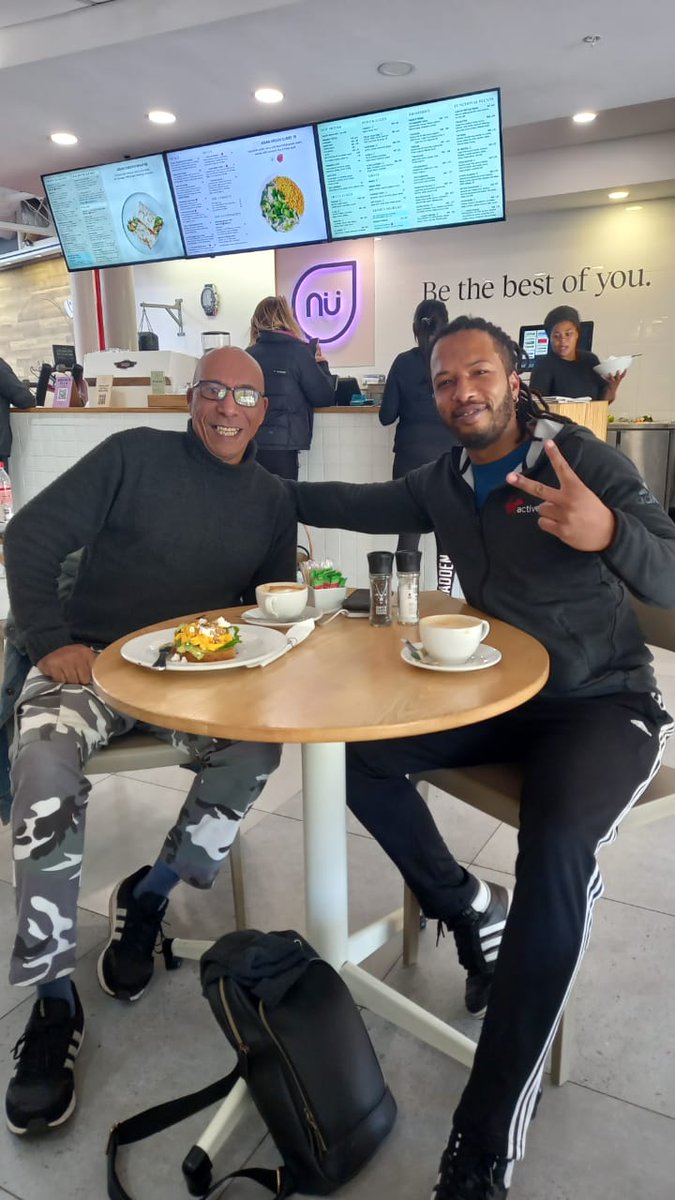 djselwynb's tweet photo. Catching up with #GBaby who's latest single #brownskingirl is making waves on @Heart1049FM charts #supportsamusic @MartinMyers @radiomonitorsa @GalloRecordsSA @djwillyza @ChadSaaiman @LesleyWells61 https://t.co/HZZw7b7J6t