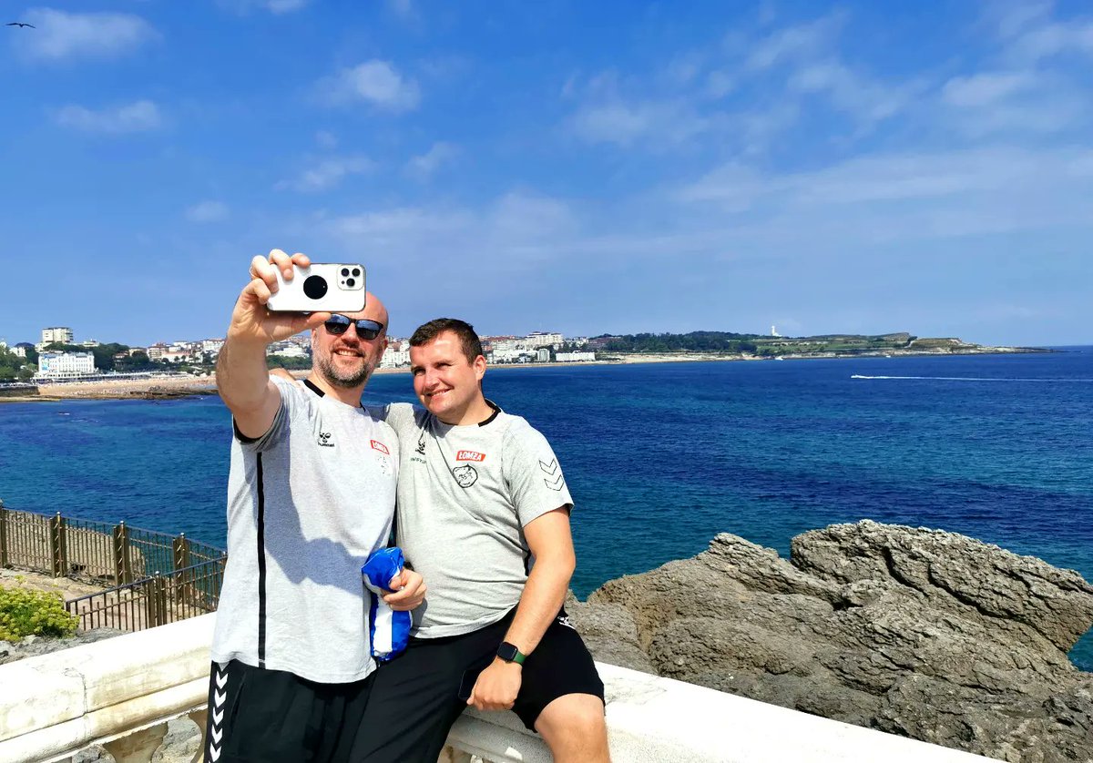 kielcehandball's tweet photo. Buenos dias Santander! 👋🇪🇸

#kielceSUMMER #gramyRAZEM #dawajDAWAJ https://t.co/F1op2tCzcw