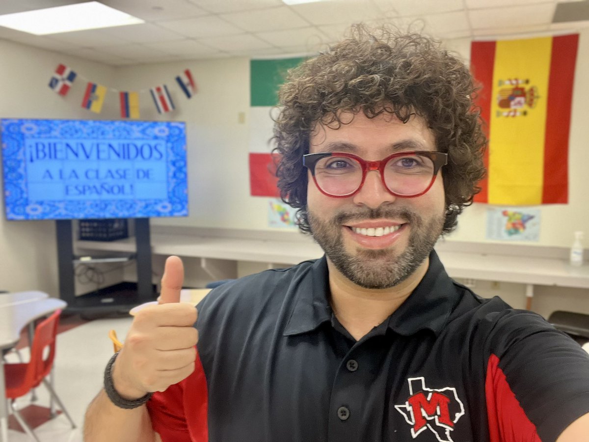 profeaceroh's tweet photo. Happy first day of school! Super excited for the 22-23 school year at my new home @MacArthurCards ❤️ #myirvingisd #macarthurhigh #thepowerofus #firstdayofschool https://t.co/4Sy6YyHMh6