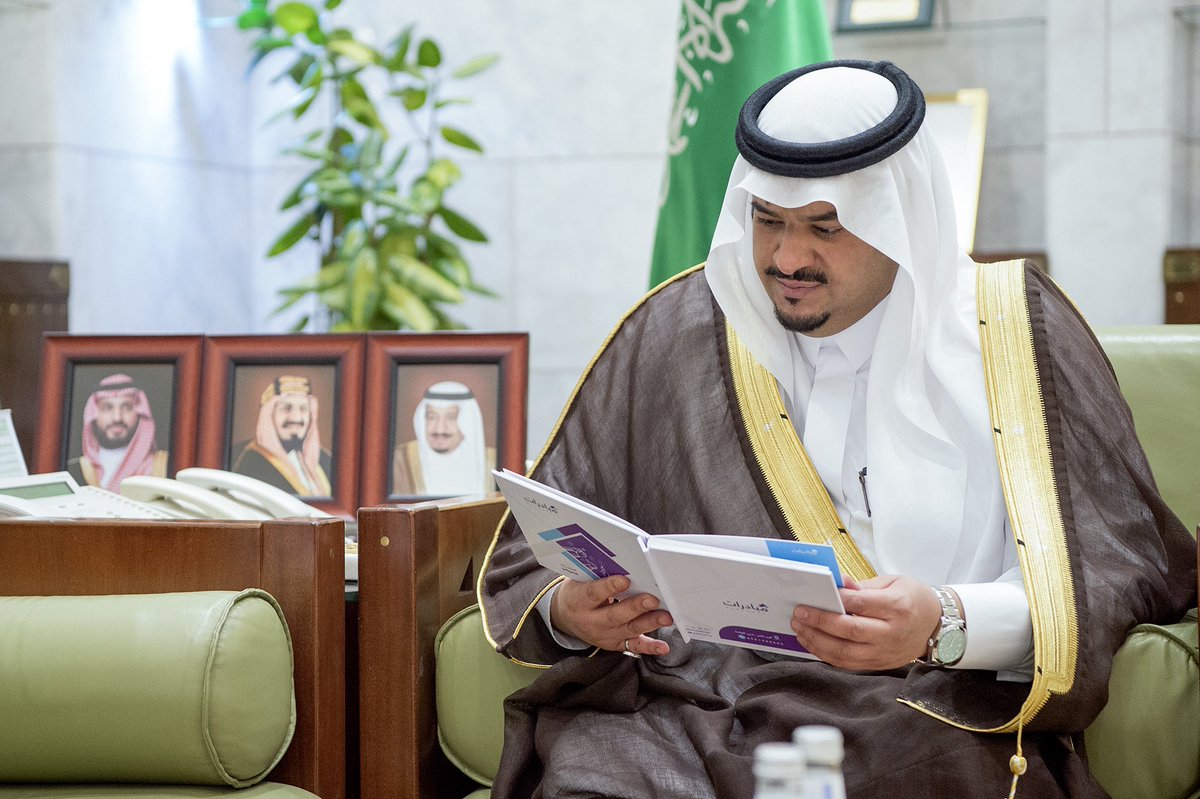emara_alriyadh's tweet photo. واستمع سموه إلى شرح عن أعمال الجمعية ومبادراتها و خطط العمل والمشاريع المستقبلية للجمعية، معرباً سموه عن تمنياته لمنسوبي الجمعية التوفيق والنجاح في أعمالهم. https://t.co/InCbvh8Vs8