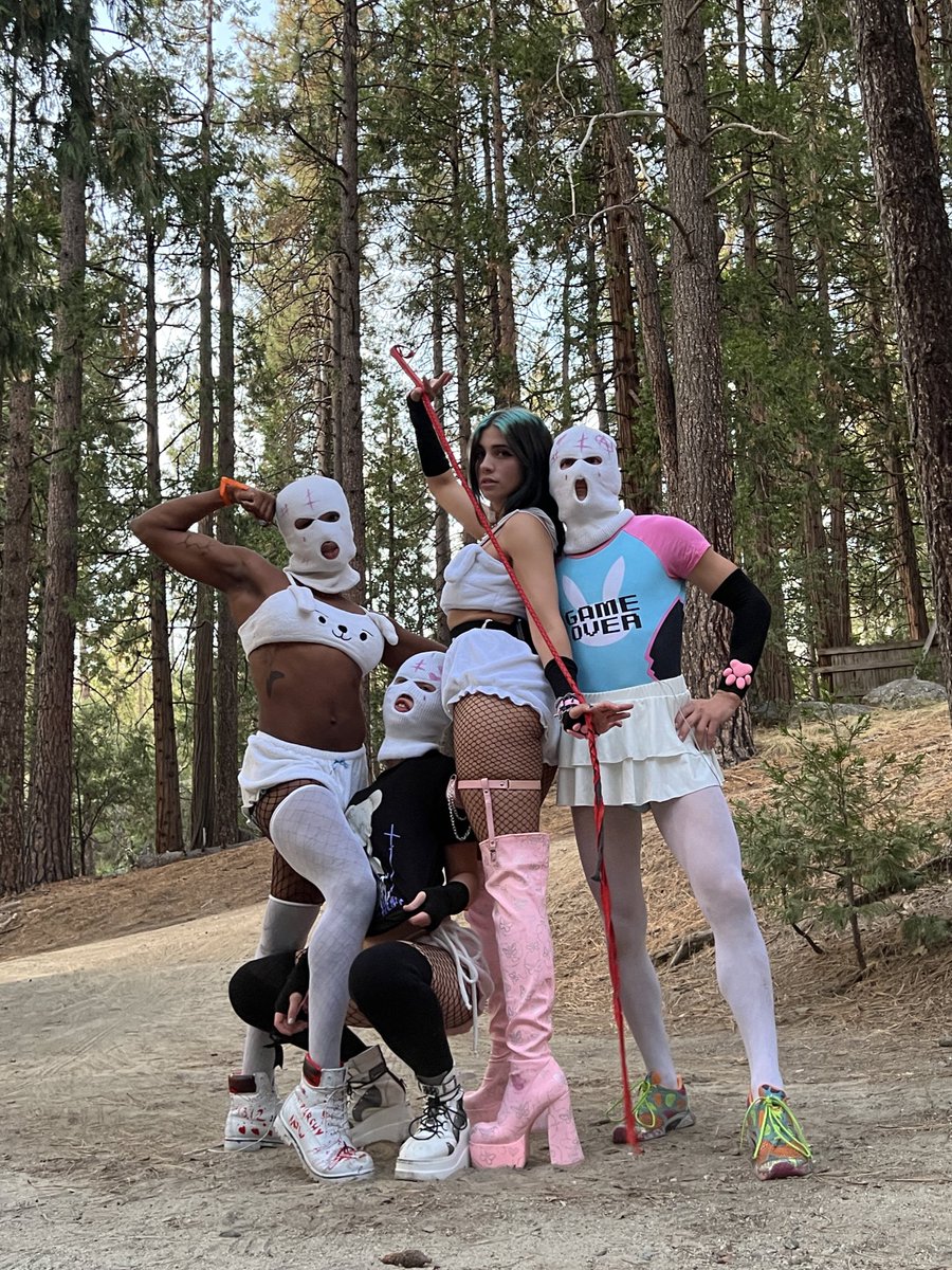 pussyrrriot's tweet photo. who said magic forest fairies dont exis https://t.co/xZ9jcWBKNz