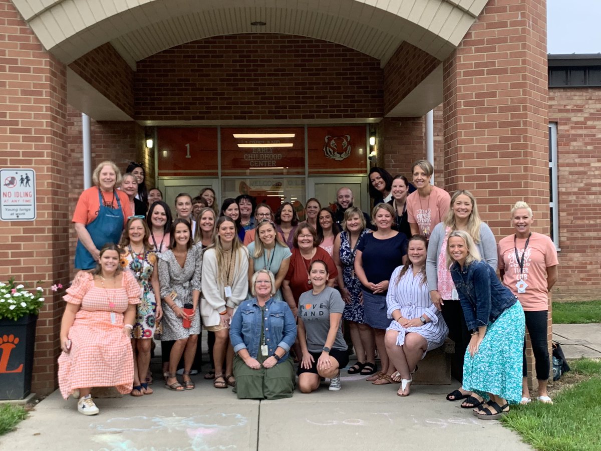 LECCTigerCubs's tweet photo. Our LECC team is ready! Lots of joy radiating from this ahhhhhmazing team to start the 2022-23 school year! Happy first day with KG!✌🏼🧡🐯 https://t.co/AgHlJcMgIP