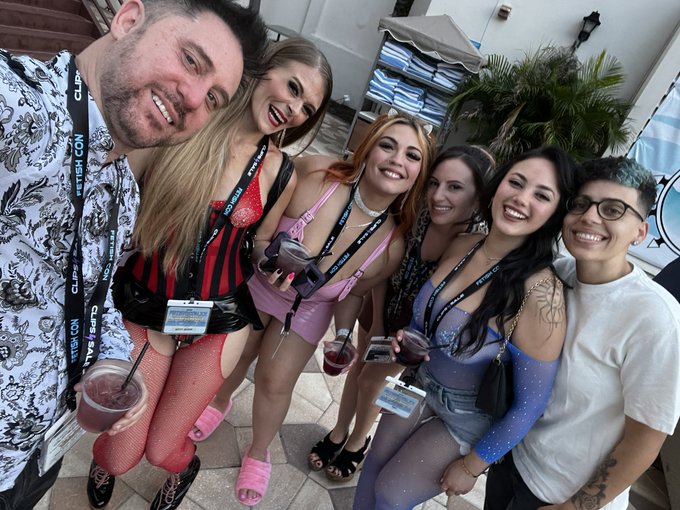 Group pics with the #fetishfam! @jasoninja @thenikavenom @ScarlettVen0m @xKittyxQuinnx 🥵🥵 #fetishcon<a href="/tag/fetishfam"class="tags">#fetishfam</a><a class="tags" target="_blank" title="On Twitter" href="/?out=eyJ0eXAiOiJKV1QiLCJhbGciOiJIUzUxMiJ9.eyJpYXQiOjE3Mjk0NzAyMDMsImlzcyI6InR3cG9ybnN0YXJzLmNvbSIsIm5iZiI6MTcyOTQ3MDIwMywiZXhwIjoxNzYxMDA2MjAzLCJyZWRpcmVjdF91cmwiOiJodHRwczovL3R3aXR0ZXIuY29tL2phc29uaW5qYSJ9.iw0WxjFgsBjRIxgp_mCM3BnrTsG9lvnjp9qZ8u2auHp5sWPS2Fgrg5wueA6F1Mt1CQxT5A-mH6VUHESB9wAhyA">@jasoninja</a><a class="tags" href="/tag/thenikavenom">@thenikavenom</a><a href="/tag/fetishcon"class="tags"><span>#fetishcon</span></a><a href="/tag/fetishcon2022"class="tags"><span>#fetishcon2022</span></a>