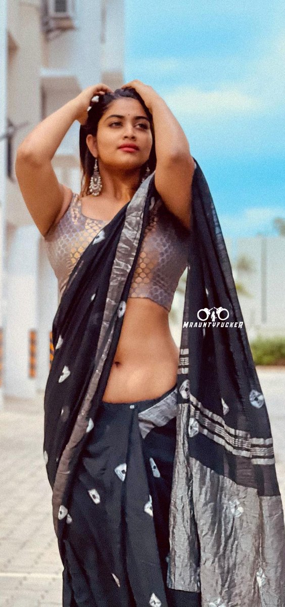 MrKingslayerX's tweet photo. Shivani Narayanan's Kolutha Iduppu and Kuli Navel - A Thread 🪀
.
.
Retweets, comment share 🥵🔥 https://t.co/U6dt8RJwJ5