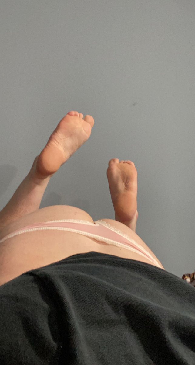SemenDemonJade's tweet photo. Good morning twitter 😘 how is everyone doing today? What do y’all like more my ass or my feet 🤤 #femboy #sissy #nsfwtwt #nsfw #footfetısh #footporn #nsfwtw #femboybottom #twink #trap #trans #nsfw #onlyfans #SISSYCROSSDRESSING #sissyrelapse #gay #bi https://t.co/qLdsbED820