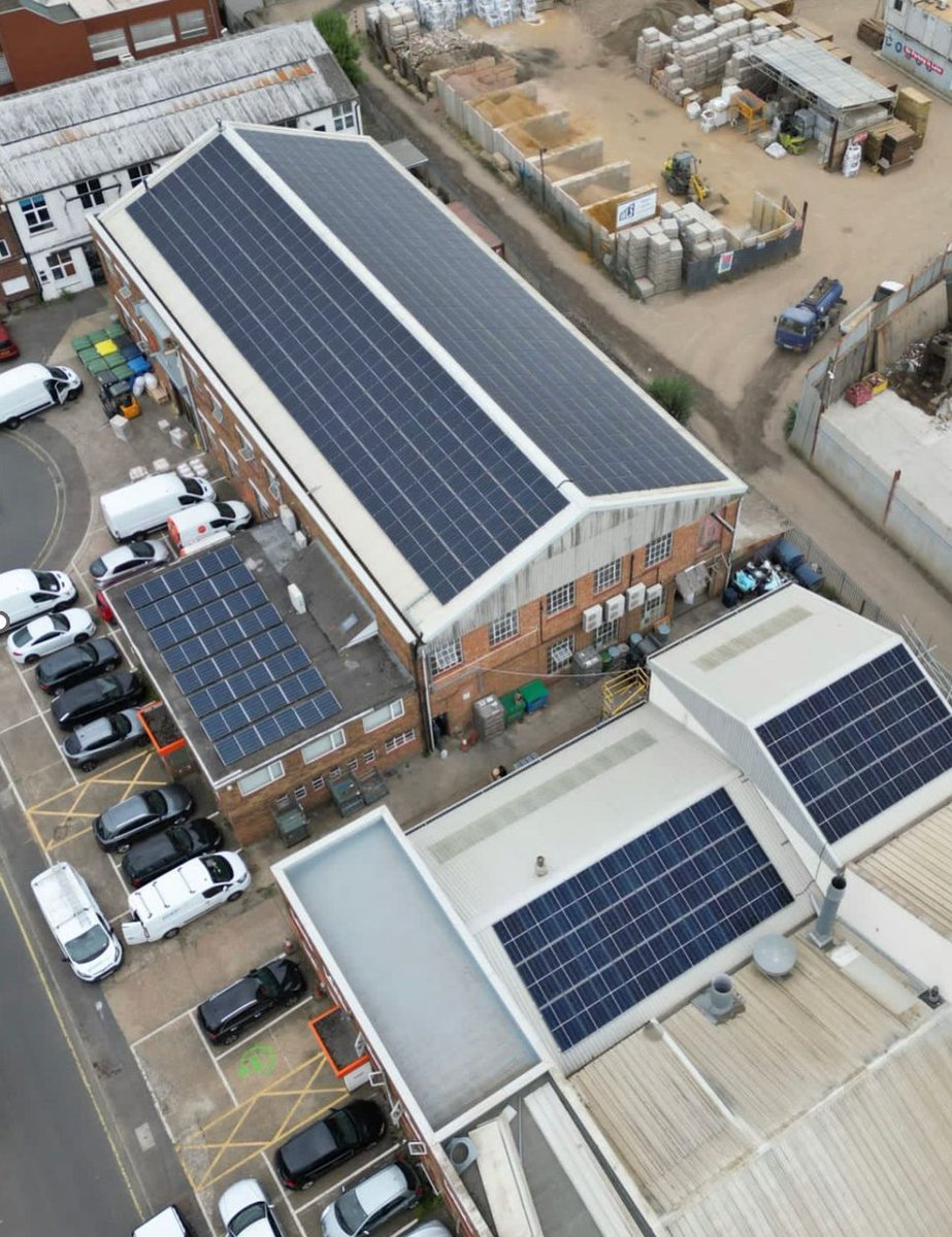 UsingLessStuff's tweet image. It’s Monday which means a fresh new week to truly make a positive change. 

Here’s one business making a difference by implementing a solar energy system that can take it on a pathway to carbon net zero. 👏