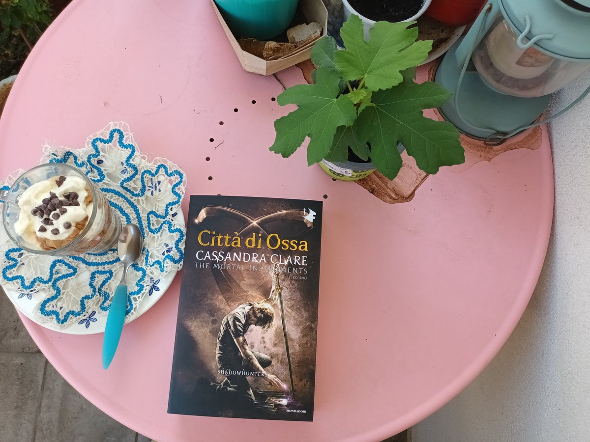 DeborahDesire's tweet photo. Buon Ferragosto, con quale libro lo state passando?
#Ferragosto #libro #lettura https://t.co/5YuXEG4Bm6