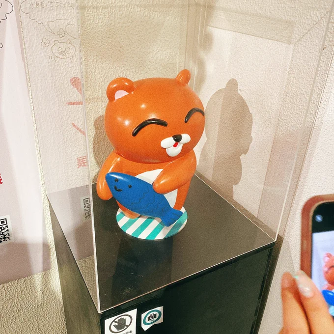 おげれつさんの個展に行ってきたーー!部室再現してあったりめちゃ楽しい空間でした…印刷もすごくきれいで見応えあったなー! 草な写真(素晴らしい絵なのに… 