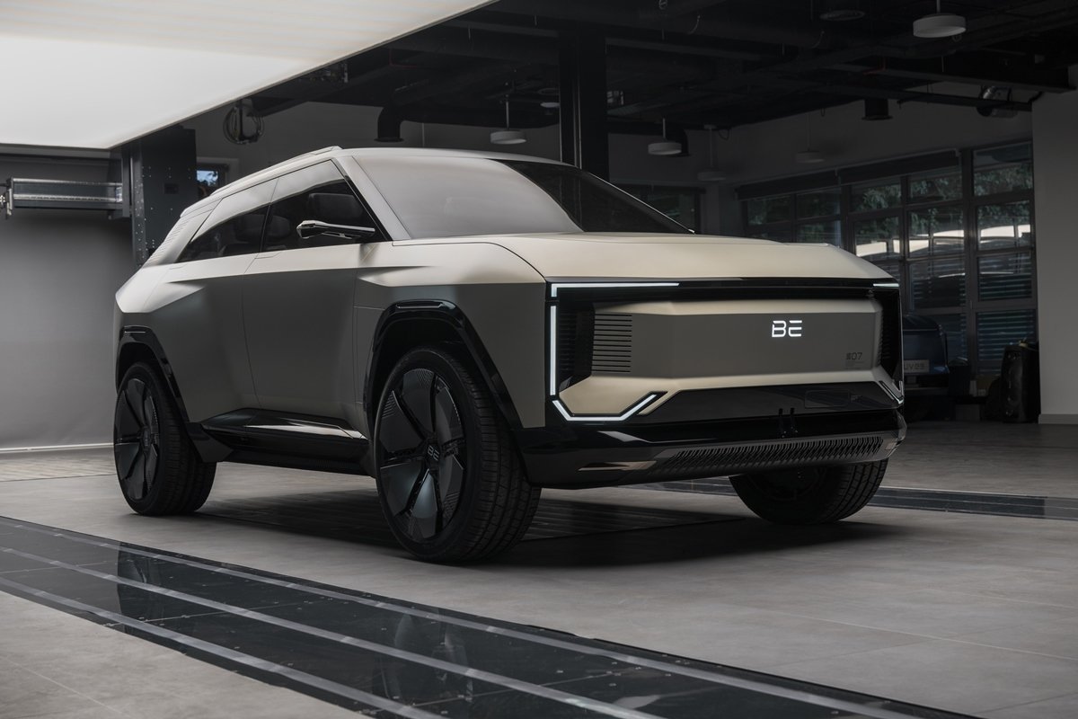 InsightHubIn's tweet photo. Mahindra Electric unveiled its 5 new EVs: XUV e8, XUV e9, BE 05, BE 07 and BE 09.

It will be based on INGLO EV platform
Battery capacity range from 60-80kWh
First EV to Launch in December 2024.
#Mahindra #MahindraEV https://t.co/TFRSaMx15p