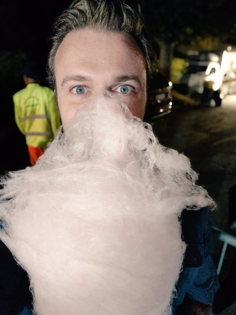 Azariel86's tweet photo. Coton Candy 🍬
When come back children, again. #cotoncandy #Ferragosto #15agosto #sagra https://t.co/O22gRuJq9D