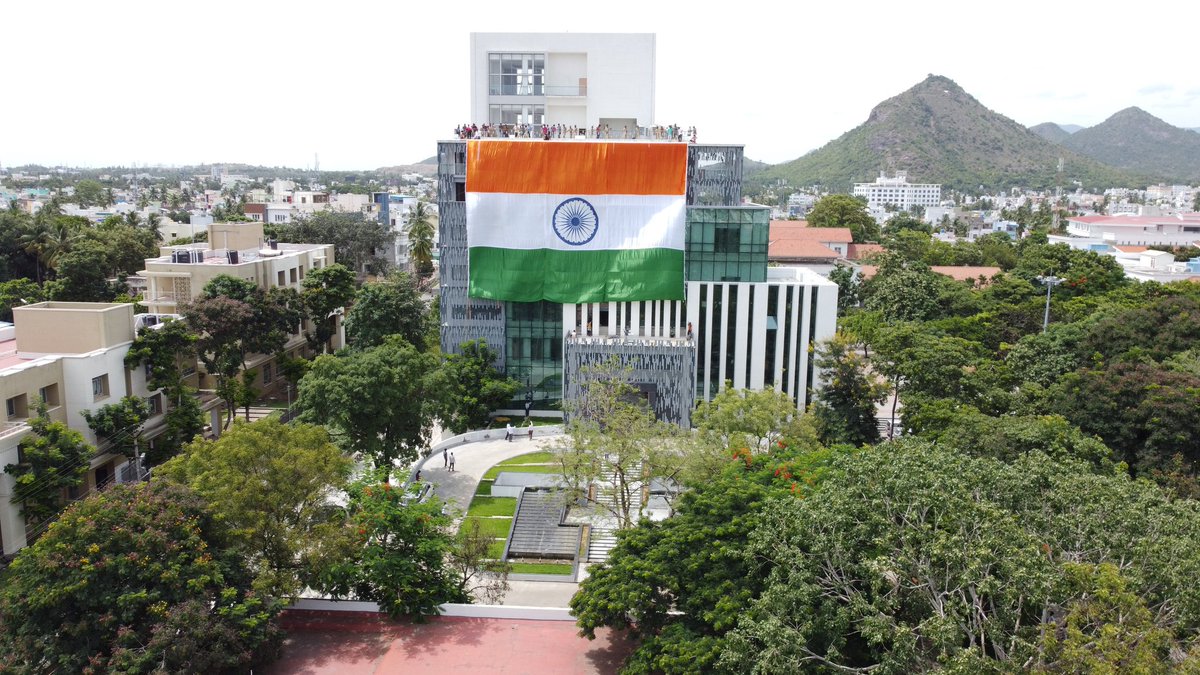 sonacollege's tweet photo. Sona Group flagged a 75' × 50' large #NationalFlag
D flag is designed wd patriotism nd d spirit of freedom in completing 75 years of Independence by d students of d Dept. of #FashionTechnology,@sonacollege, &amp; d students of d Dept. of #TextilesTechnology , @tptcollege, &amp; teachers https://t.co/cVLWUY6ewY