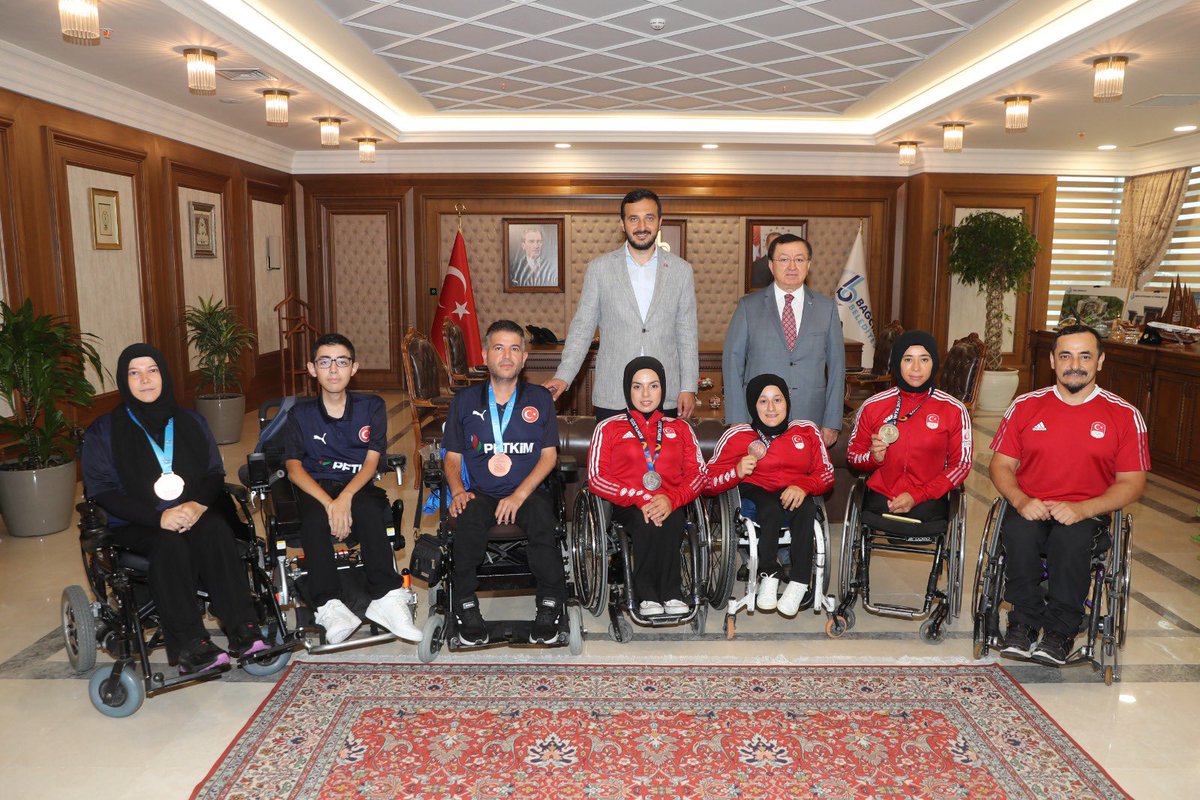 Konya’da düzenlenen “5. İslami Dayanışma Oyunları’nda ‘Para Atletizm Tekerlekli Sandalye’ kategorisinde ilk 3’e giren Bağcılar Belediyemizin başarılı sporcularını ağırladık 🤝

Gururumuzsunuz!
Başarılarınız daim olsun 🇹🇷