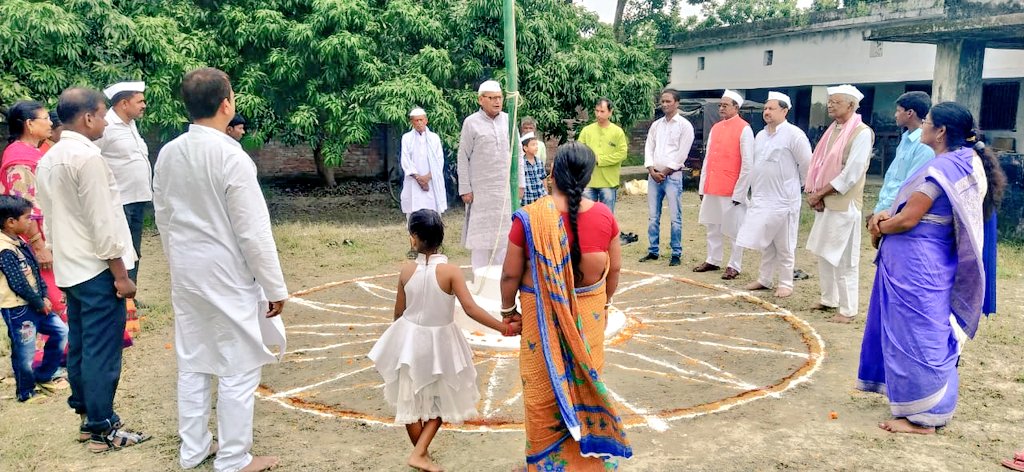 saurabhiirm's tweet photo. Happy #IndependenceDay2022. Celebrating with colleagues &amp; activists at #Muzaffarpur. #IndiaAt75 @sndeep @dipalisharma02 @justbeingsapru @venketswar @Puspasree_Debi @arvindamuz1 @kumkumkumar @Umeshk_87 @Birennayak5 @PankajShwetabh @Ratnesh79387861 @EkramPRO @prk_2016 https://t.co/jrRnIOYrNG