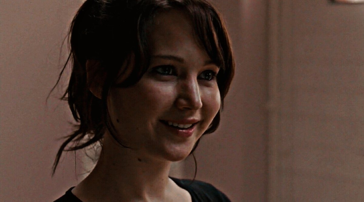 imcrazyforjen's tweet photo. Happy birthday to Jennifer Lawrence, my ray of sunshine and biggest inspiration https://t.co/eYCEr6J85P