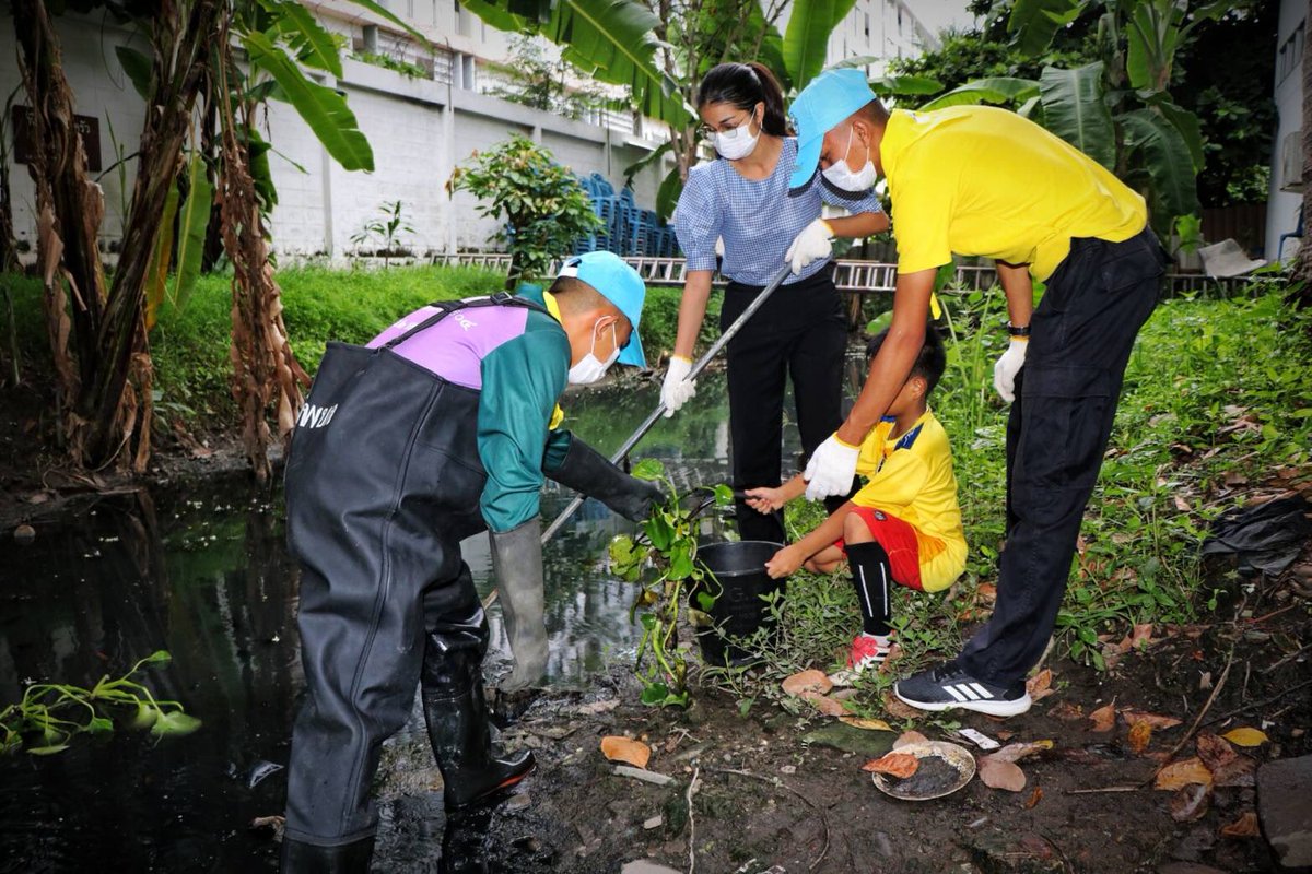1st_Army_Area's tweet photo. “จิตอาสา ปรับปรุงภูมิทัศน์”
เมื่อวันที่ 14 ส.ค. 65  พล.ม.2 รอ. โดย ม.1 พัน.3 รอ. จัดกำลังพลจิตอาสาทำความสะอาด ปรับปรุงภูมิทัศน์ เพื่อเพิ่มประสิทธิภาพในการระบายน้ำให้ดียิ่งขึ้นภายใน บริเวณ คลองประชาระบือธรรม  เขตดุสิต กทม. 
#กองทัพภาคที่1 https://t.co/5D6BLTPb5p