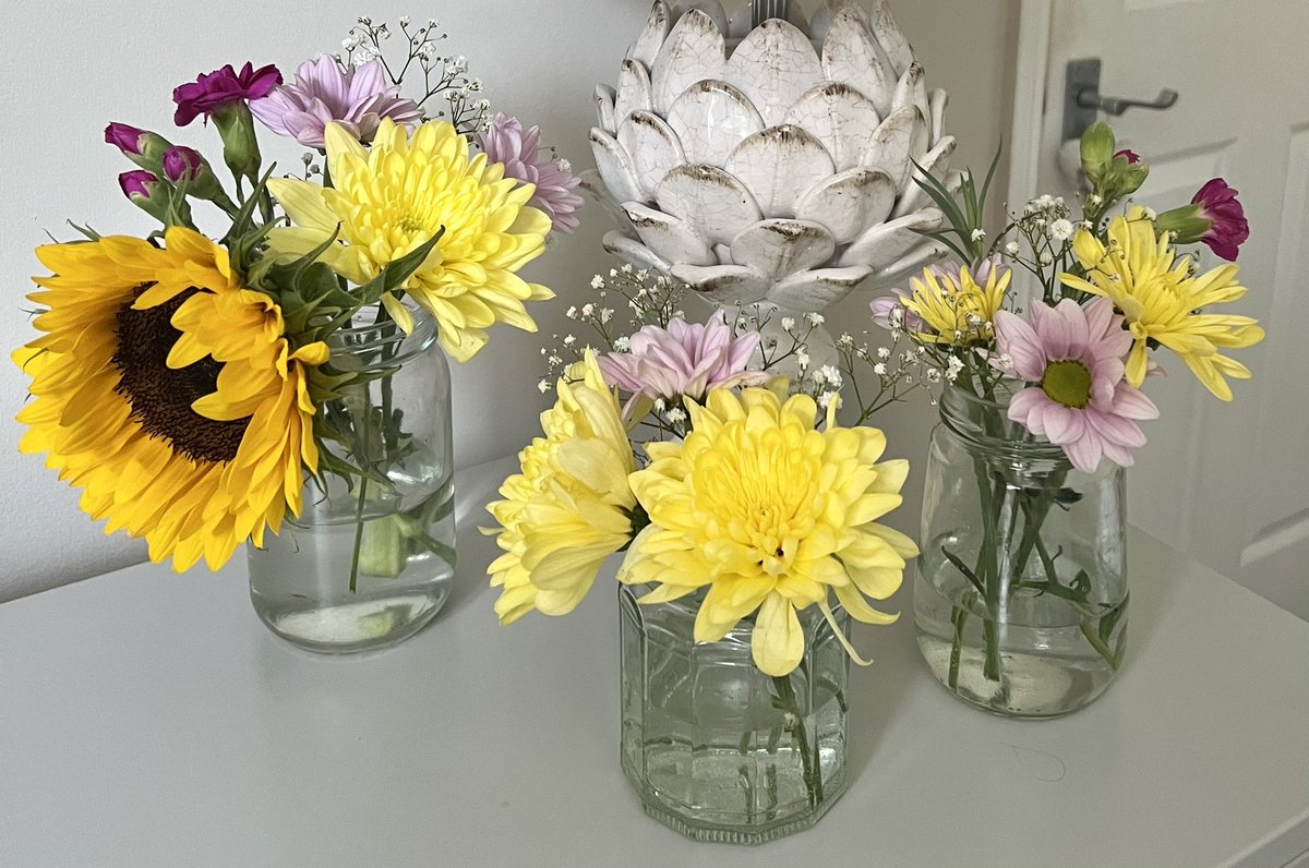 SamBobHaydon's tweet photo. Happy Monday to you! #whatsinyourvase festival jam jars here from the weekend’s bash, brightening up the place as the garden is looking 💩🤣. Looking forward to rain tomorrow! 🙏🏼🌧 Enjoy your day. 🌻🌼🌸#GardeningTwitter #summer #festivalflowers #raindancing https://t.co/qZUqEOoj0p