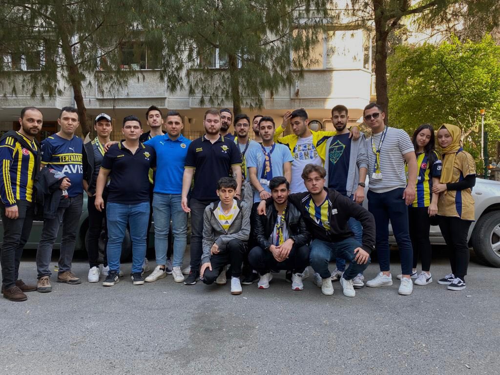 Biruni Üniversitesini kazanan tüm Fenerbahçeli kardeşlerimizi tebrik eder, yeni hayatlarına başlarken kendilerini aramızda görmekten mutluluk duyarız. Bizimle DM yoluyla iletişime geçebilirsiniz. #BiruniUNIGFB  #UNIGFBseniçağırıyor