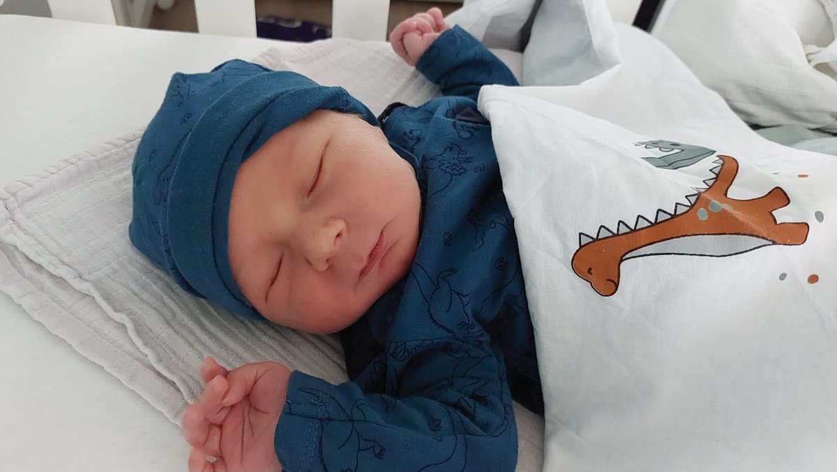 Feek (@faketencaat) on Twitter photo Of wij, <a href="/Sanne_Booij/">Sanne Booij</a> en ik, trotse ouders zijn geworden van deze kanjer? 😍 Yes!
Gisteren om 10:04 is onze zoon Mason Roan ten Caat geboren. 🤩 Of wij, <a href="/Sanne_Booij/">Sanne Booij</a> en ik, trotse ouders zijn geworden van deze kanjer? 😍 Yes!
Gisteren om 10:04 is onze zoon Mason Roan ten Caat geboren. 🤩