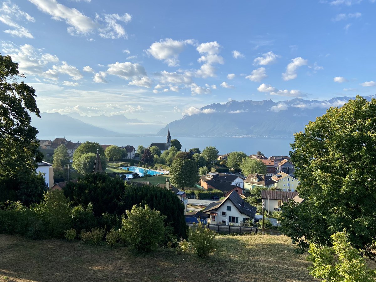 Good morning from #LacLéman. First day of the @DaylightAcad summer school 😍. Excited for the next days!